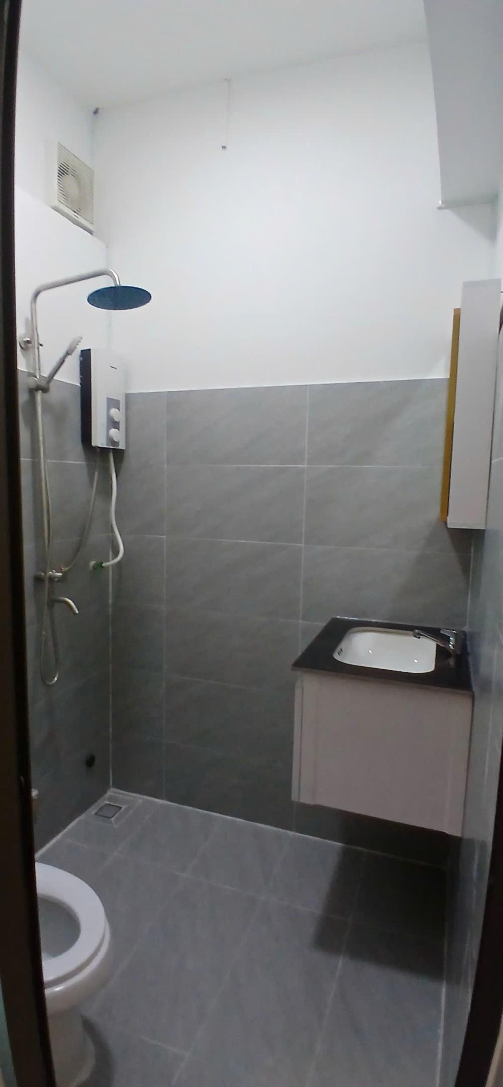 Bán nhà 3 tầng, 7 phòng ngủ, sát Quận 1 - 7.2 tỷ