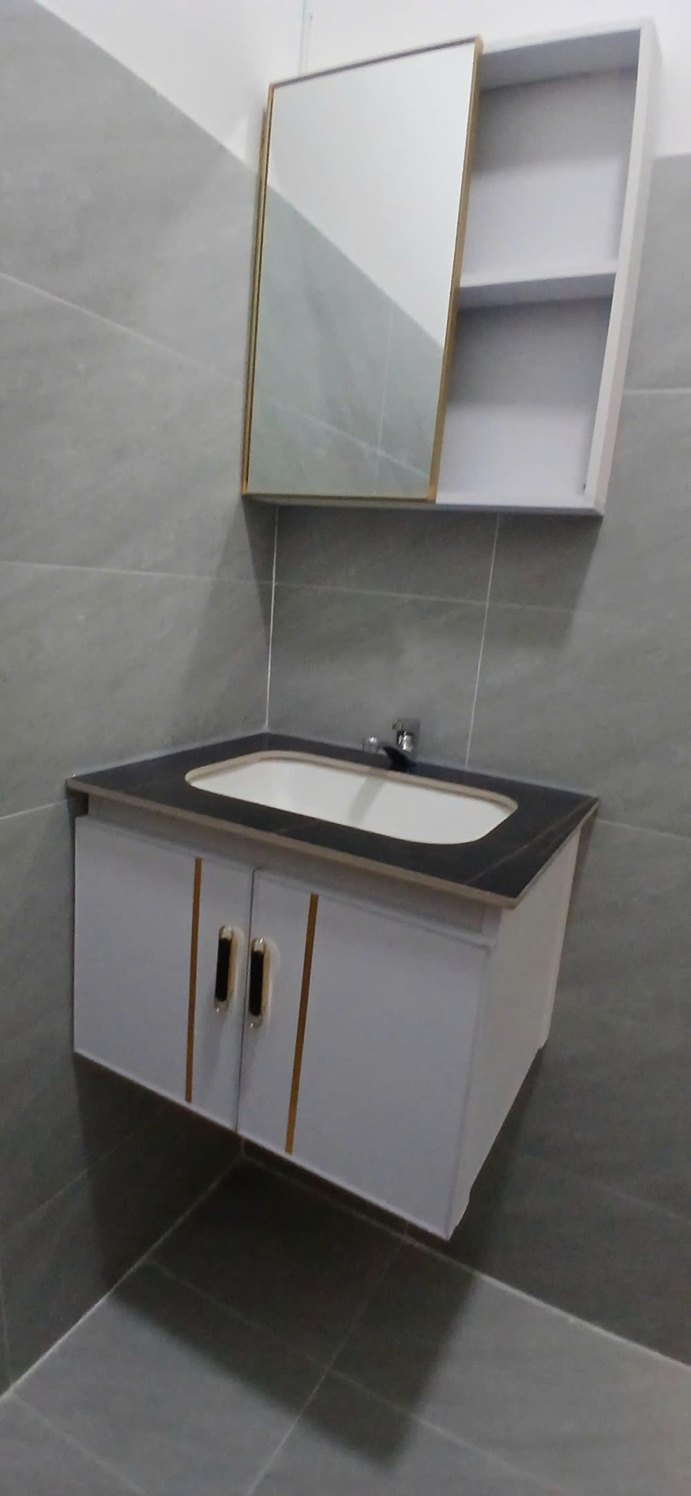 Bán nhà 3 tầng, 7 phòng ngủ, sát Quận 1 - 7.2 tỷ