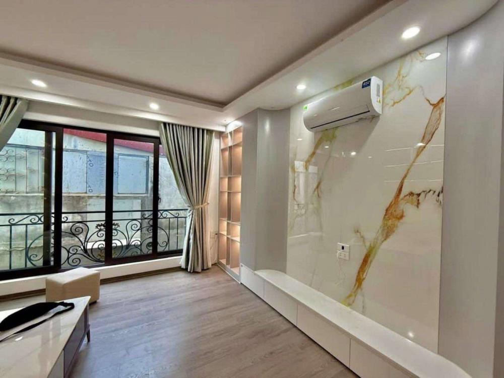Bán nhà 6 tầng, thang máy, sân riêng Hoàng Hoa Thám, Ba Đình - 8.6 tỷ