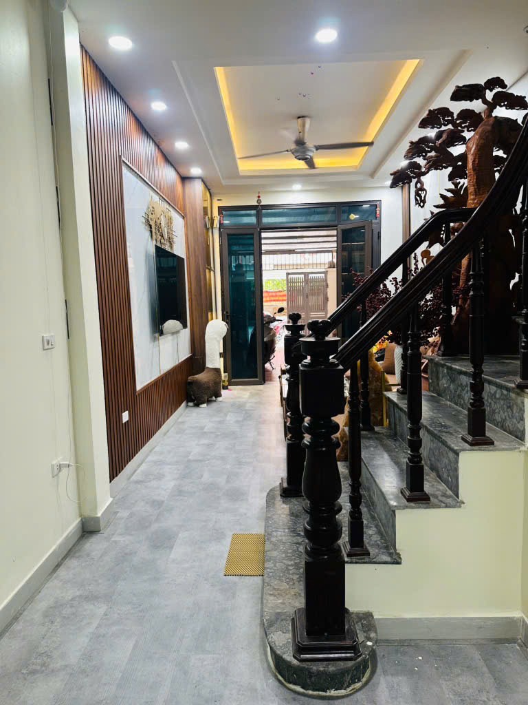 Bán Đất Thổ Cư 82m2 - 3 Tầng - View Hồ - Giá 10.3 Tỷ - Vị Trí Đắc Địa