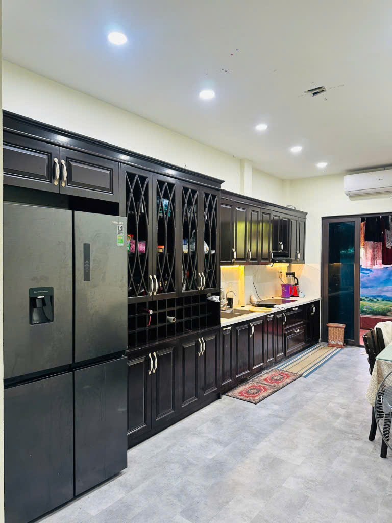 Bán Đất Thổ Cư 82m2 - 3 Tầng - View Hồ - Giá 10.3 Tỷ - Vị Trí Đắc Địa