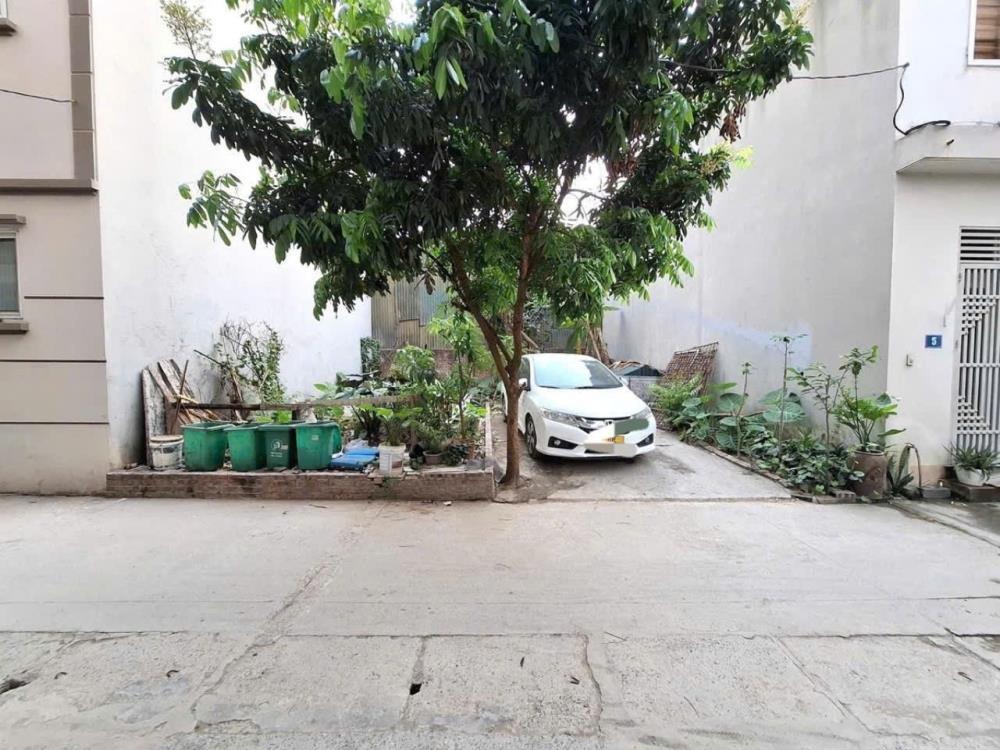 Bán đất phân lô cán bộ - 50m2, mặt tiền 4.5m, ô tô vào nhà, giá 8 tỷ