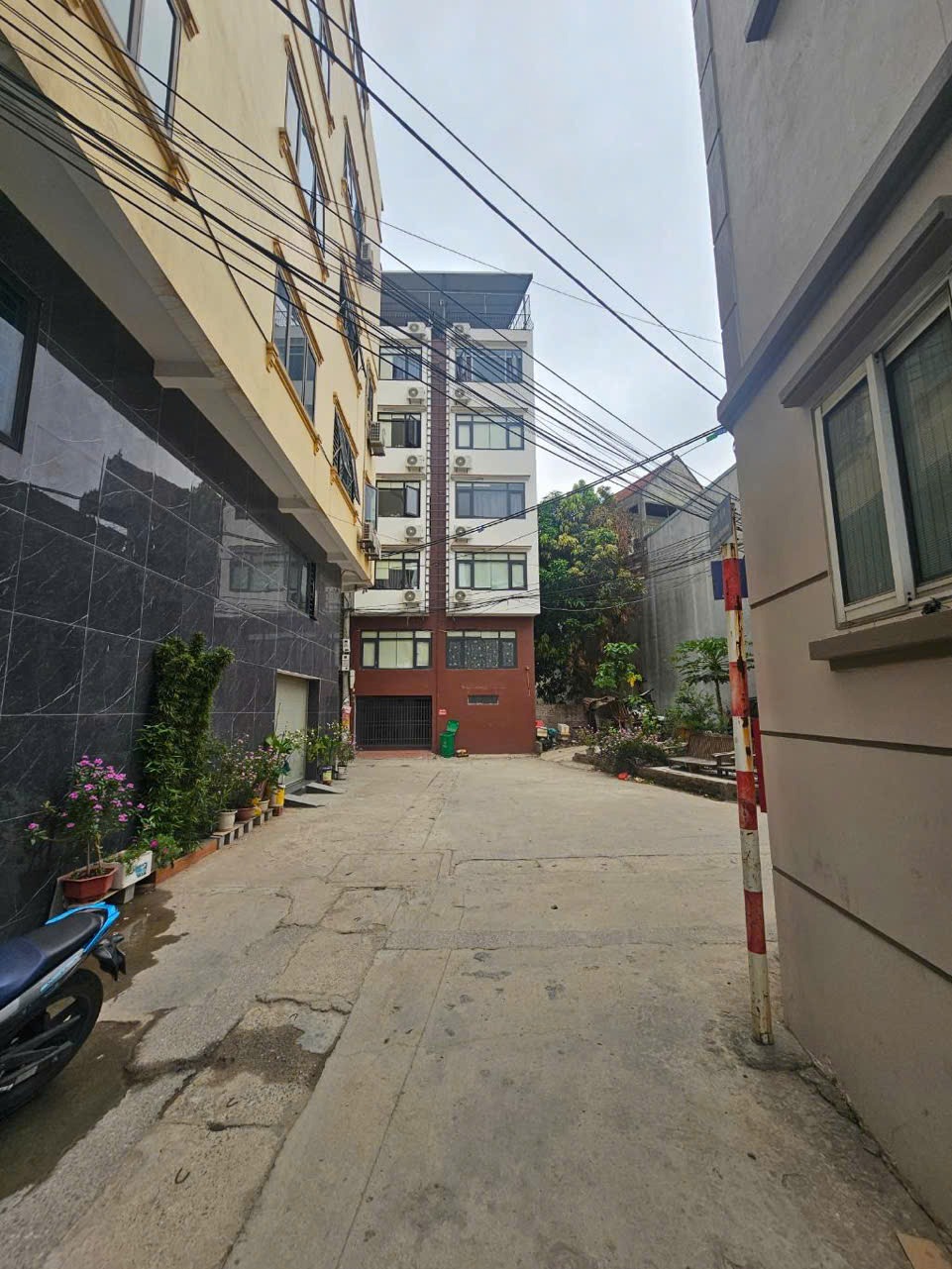 Bán đất phân lô cán bộ - 50m2, mặt tiền 4.5m, ô tô vào nhà, giá 8 tỷ