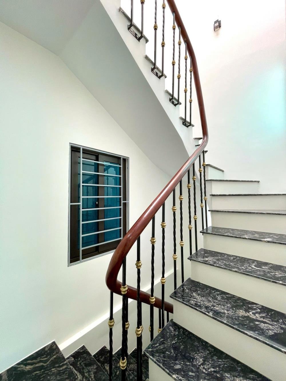 Bán nhà ngõ Thịnh Quang Đống Đa 37m2, 7.8 tỷ - Vị trí đẹp, tiện nghi đầy đủ
