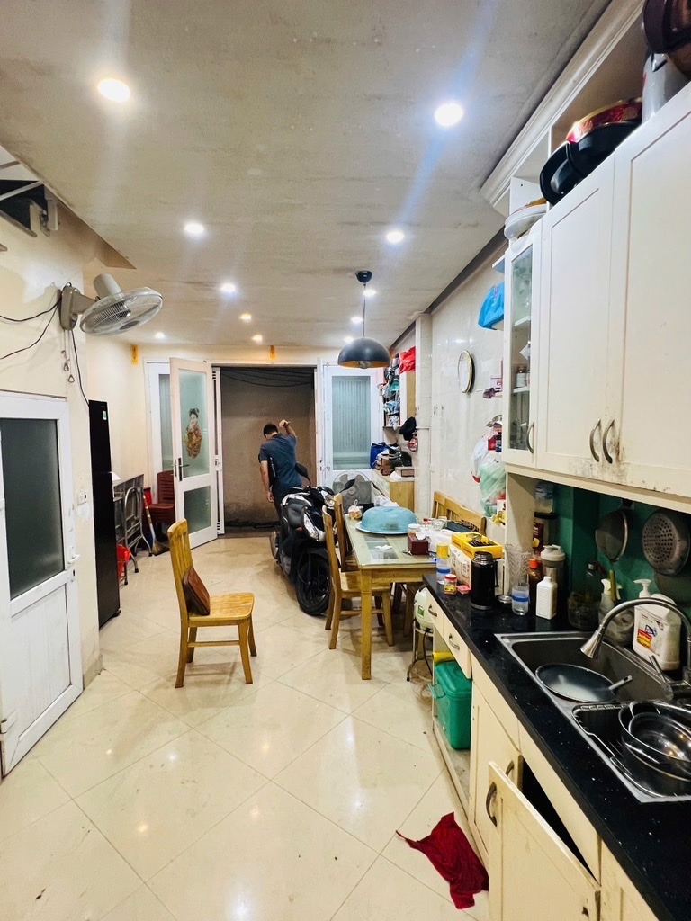 Nhà phố Đống Đa 5 tầng, 5.3m mặt tiền, 9 tỷ thương lượng - Vị trí đắc địa