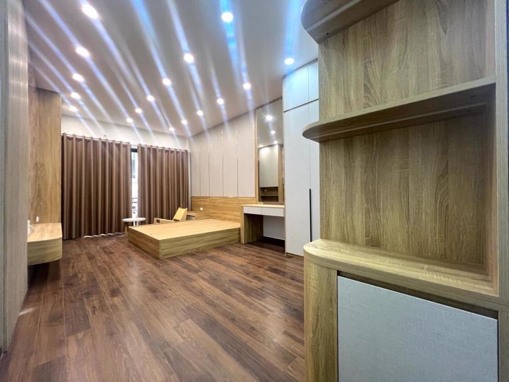 Bán Nhà Phùng Chí Kiên - 6 Tầng, Thang Máy, Ô Tô Vào, Giá Tốt