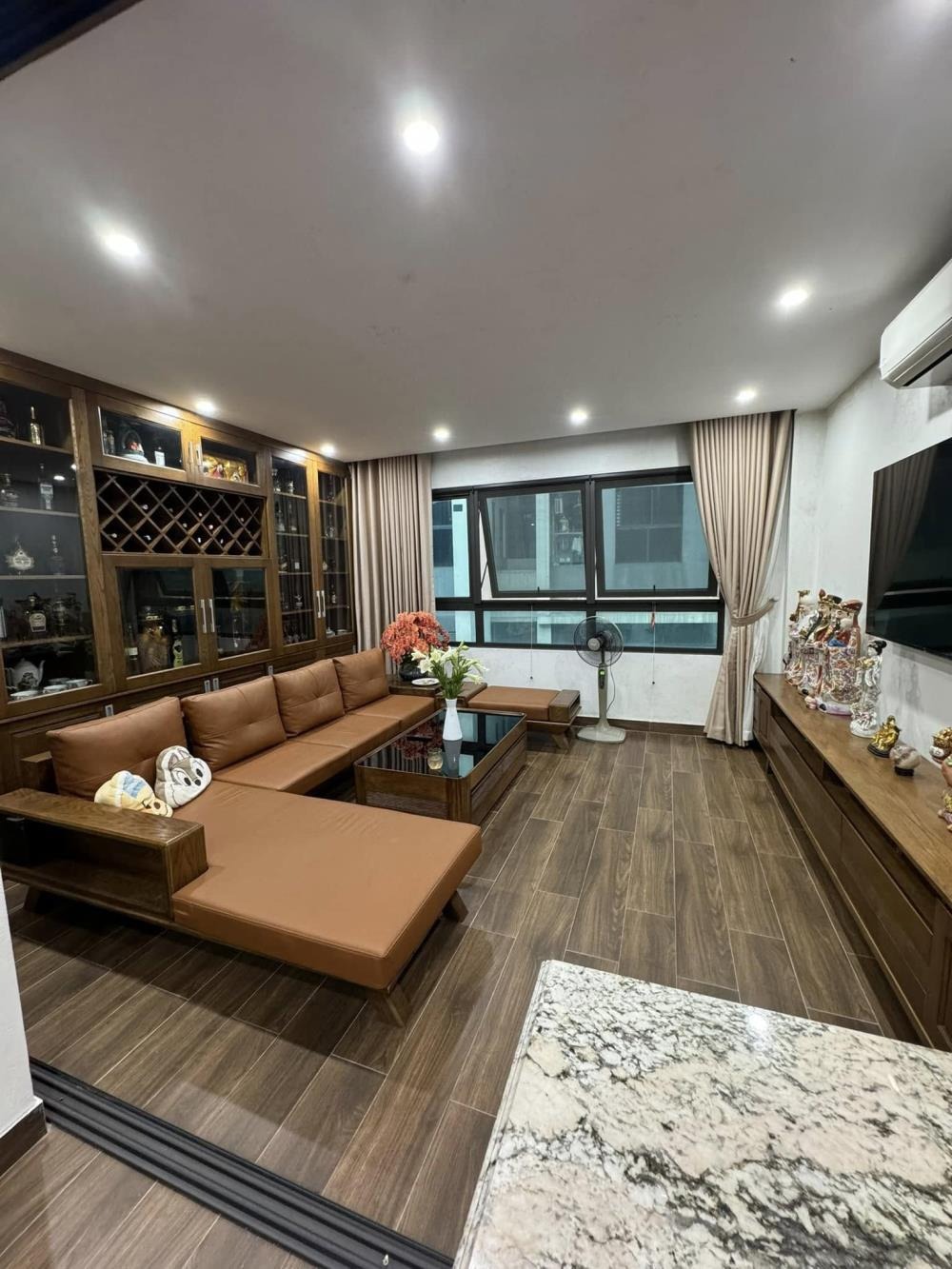 Bán nhà mặt ngõ Cầu Giấy, 8 tầng thang máy, ô tô vào nhà, 20 tỷ