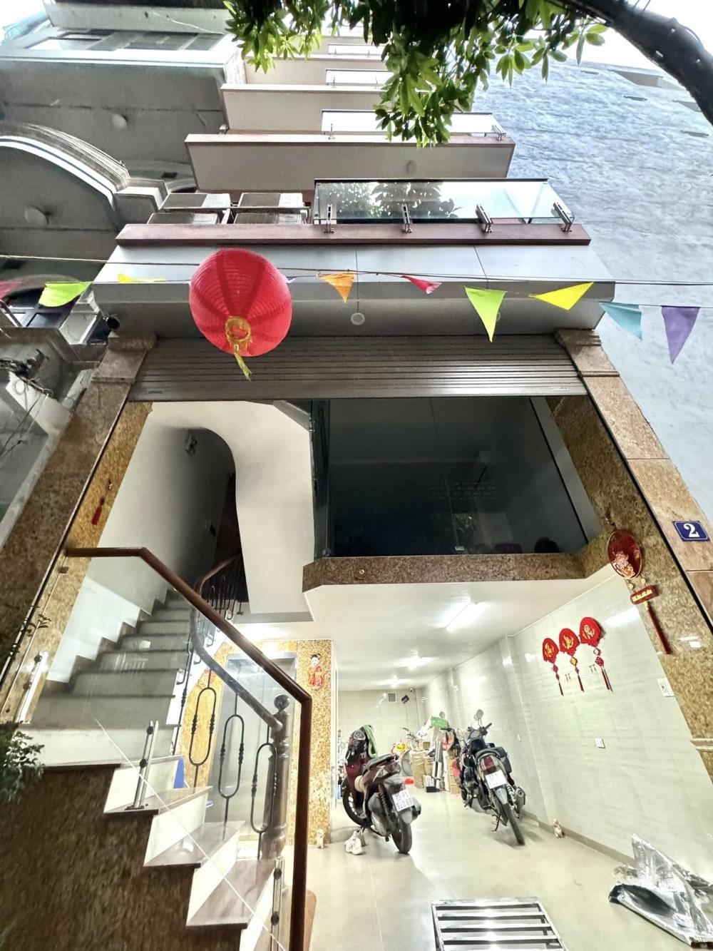 Bán nhà mặt ngõ Cầu Giấy, 8 tầng thang máy, ô tô vào nhà, 20 tỷ