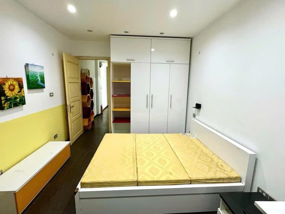 Bán nhà phố Cầu Giấy - 9 tỷ - Có thang máy - Ngõ rộng - Pháp lý chuẩn