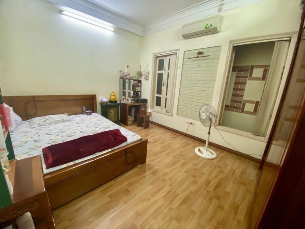 Bán gấp nhà phố Phạm Văn Đồng 45m2, 4 tầng, giá 12.6 tỷ - Vị trí đẹp, tiềm năng lớn