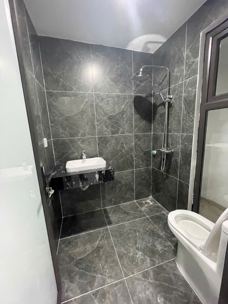 Đầu Tư Sinh Lợi Cao: Tòa Nhà 7 Tầng, Dòng Tiền Ổn Định, Vị Trí Đắc Địa Quận Cầu Giấy