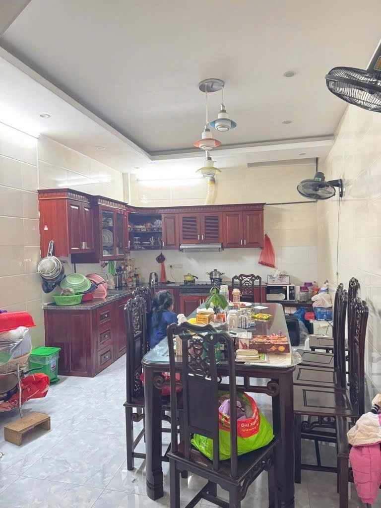 Bán nhà phố Trung Kính: 60m2, 4 tầng, vị trí đẹp, giá 13 tỷ