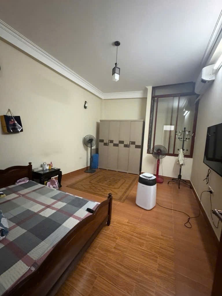 Bán nhà phố Trung Kính: 60m2, 4 tầng, vị trí đẹp, giá 13 tỷ