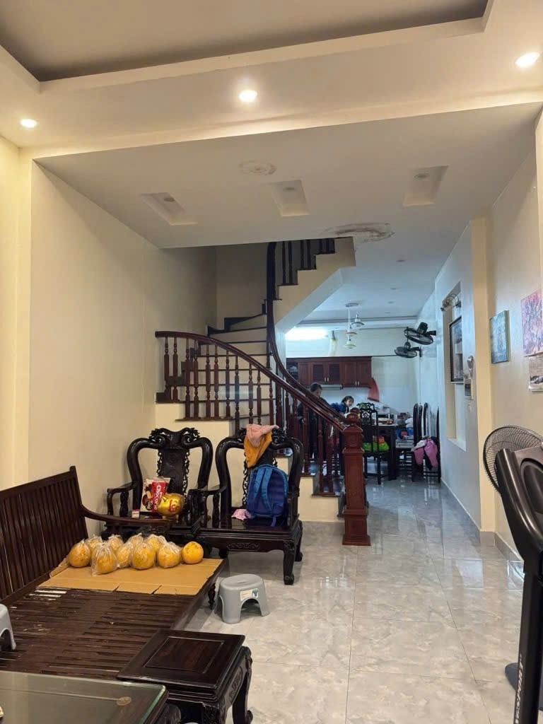 Bán nhà phố Trung Kính: 60m2, 4 tầng, vị trí đẹp, giá 13 tỷ