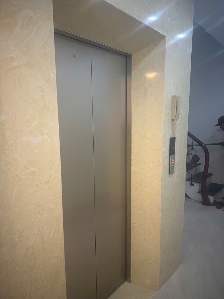 Nhà đẹp An Dương, 6 tầng thang máy, ô tô đỗ cửa - Giá 12 tỷ