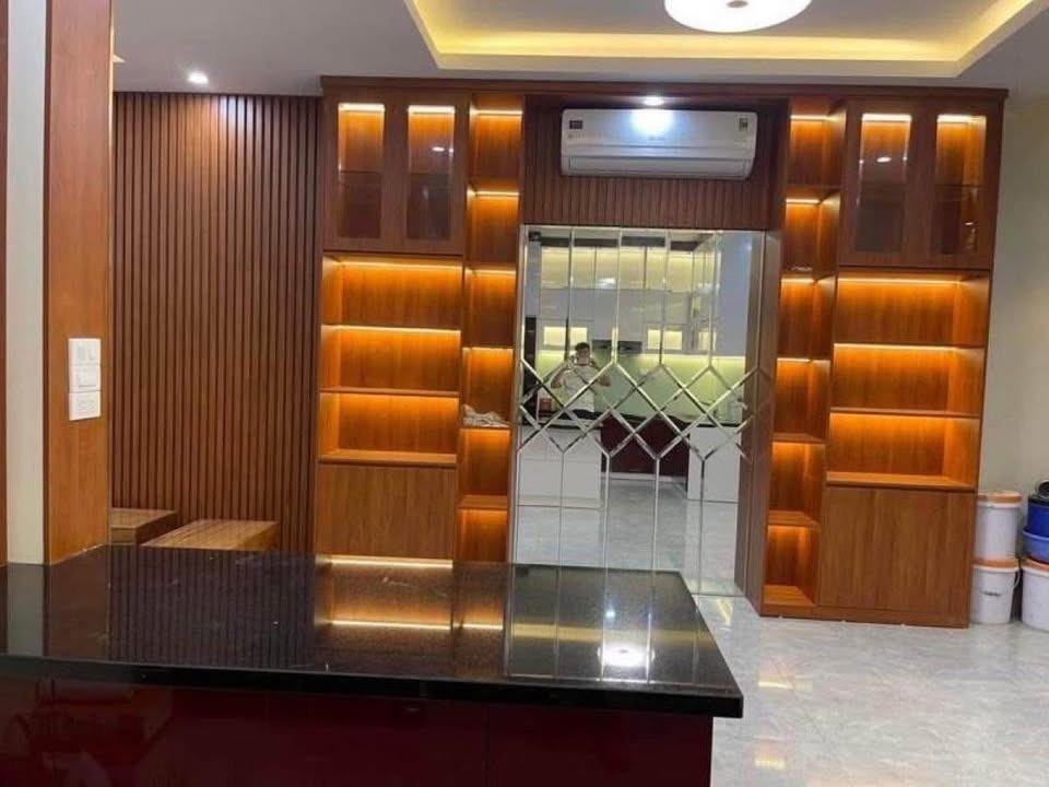 Bán nhà Cầu Giấy: Nhà mới 5 tầng, thang máy, 7 tỷ+