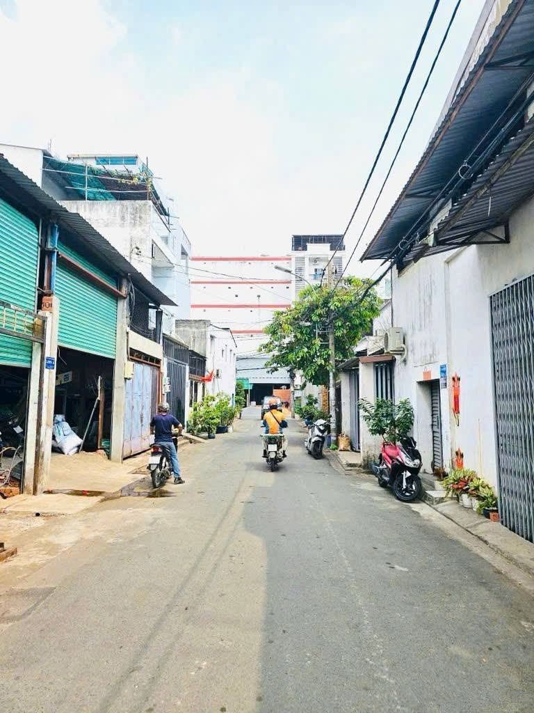 Bán Nhà 1 Trệt 1 Lầu Phú Hòa Đông, Củ Chi - 138m2, SHR - Giá Tốt