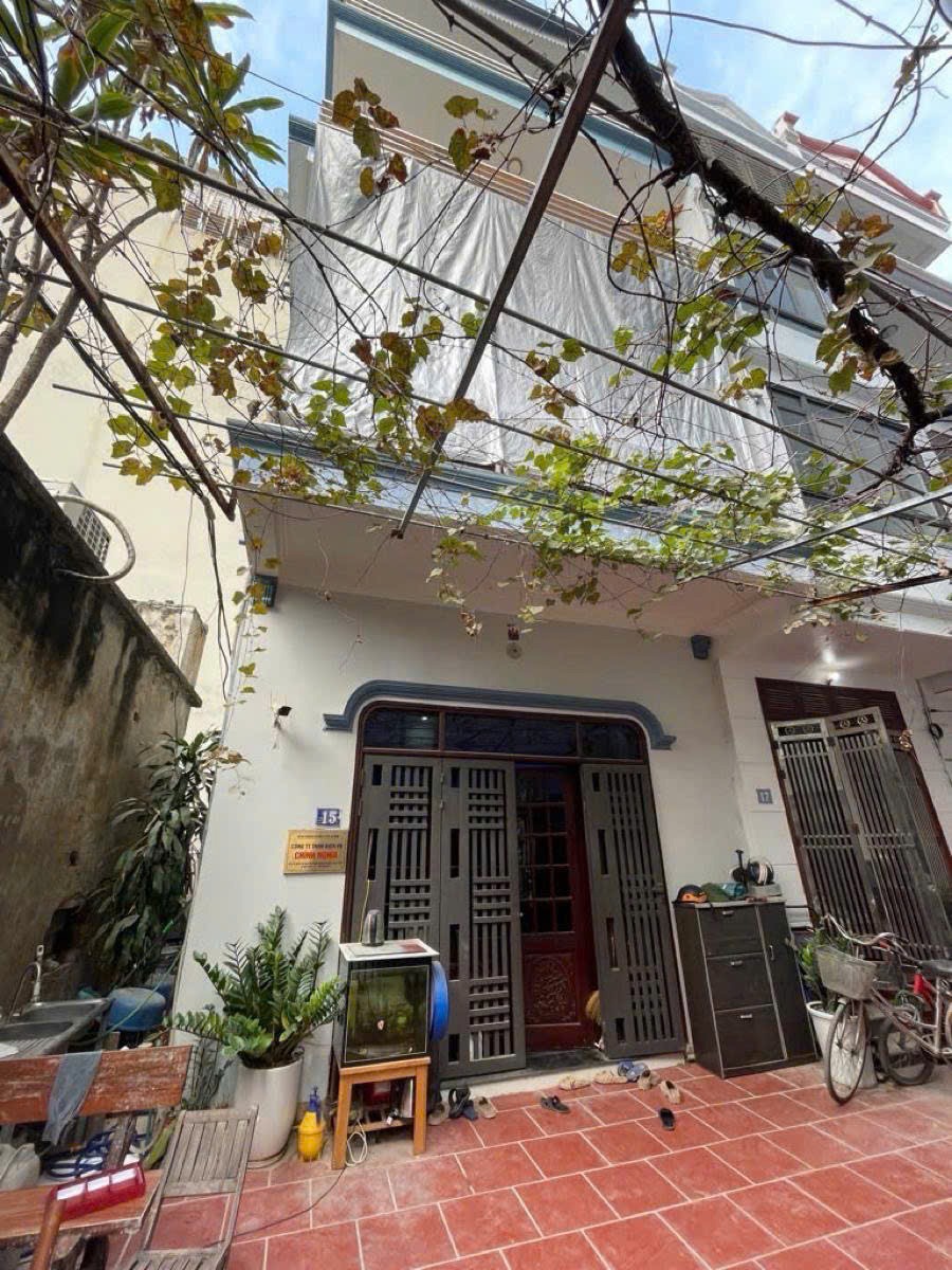 Nhà Đẹp Dân Xây - View Biệt Thự Vinhome - VF3 Kinh Doanh Sầm Uất