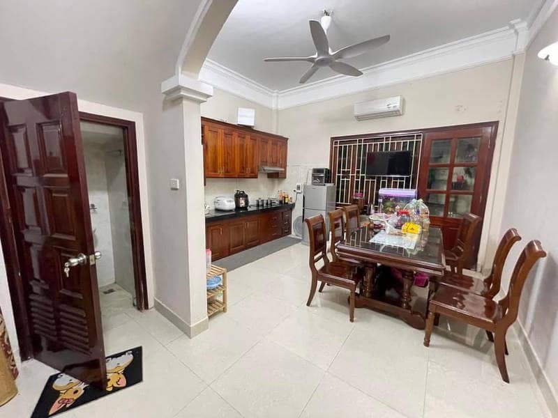 Bán Nhà Nguyễn Khánh Toàn - Kinh Doanh Đắt Lợi | Vị Trí Đẹp, 7 Phòng Ngủ