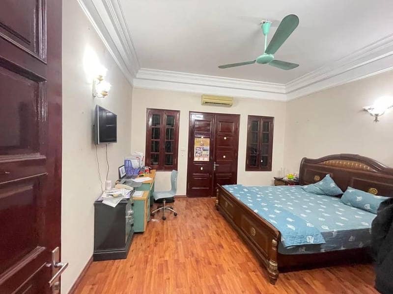 Bán Nhà Nguyễn Khánh Toàn - Kinh Doanh Đắt Lợi | Vị Trí Đẹp, 7 Phòng Ngủ