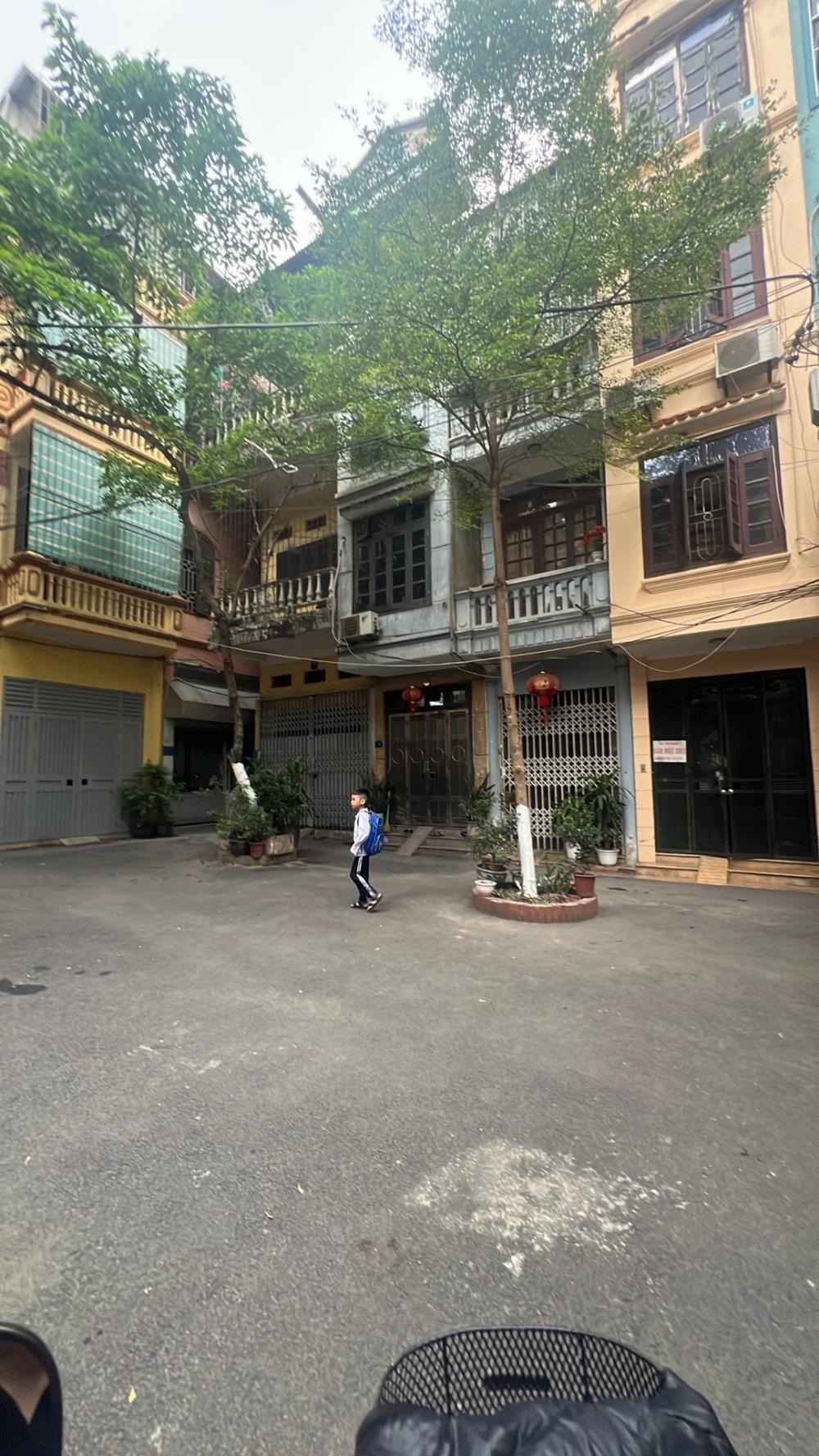 Đất nền ngã tư Quang Trung - Hà Đông: 200m² sân, 50m² x 3 tầng - Giá: >10 tỷ