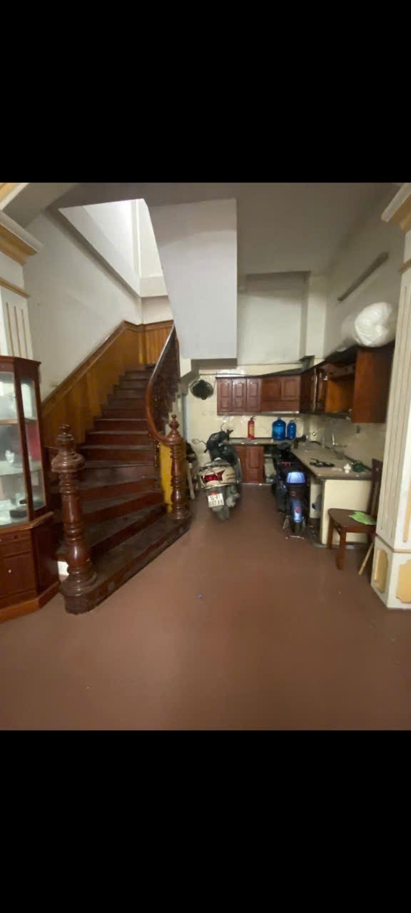 Bán Nhà Phân Lô 34.6m2, 5 Tầng, Cầu Giấy - Vị Trí Đẹp, Ô Tô Tránh