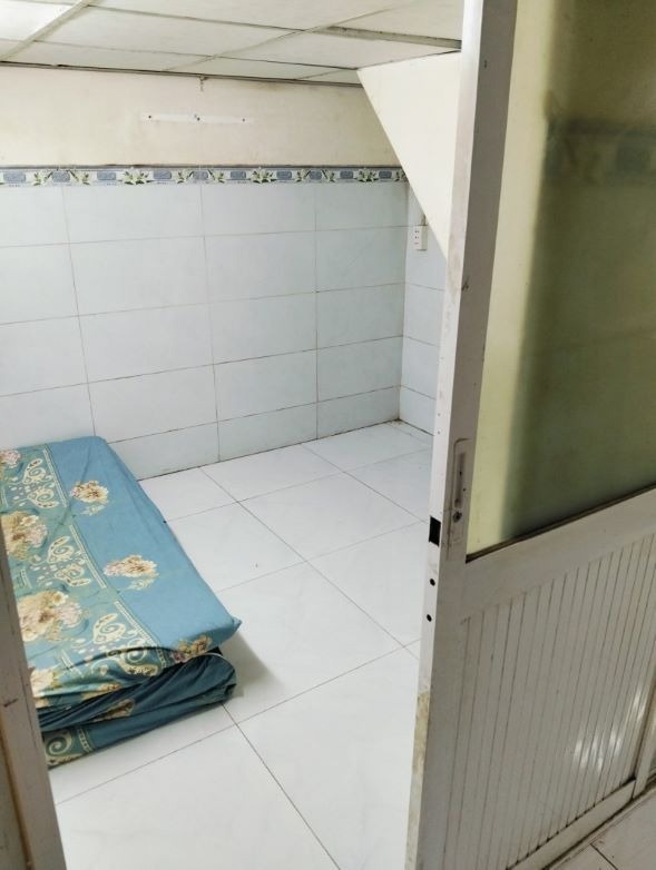 Gấp Bán Nhà Quận 1: Căn Hộ Tầng Trệt Giá Tốt, Gần Chợ, Tiềm Năng Kinh Doanh