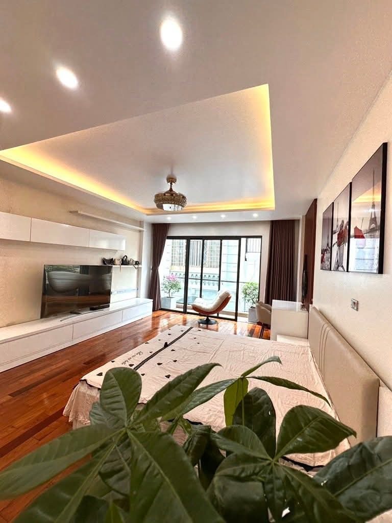 Siêu phẩm hòa bình thang máy 4 ngủ Master, Sân rộng, Ngõ ô tô - Hà Nội