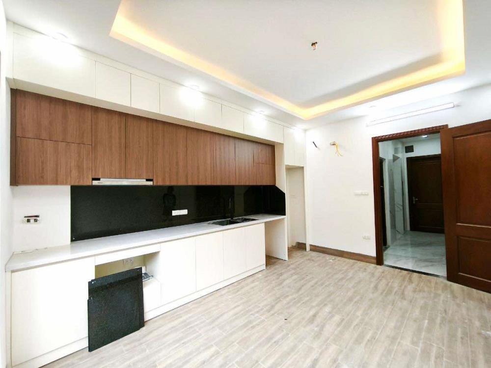 Oto Đỗ Cửa - Phố Lạc Long Quân: Đầu Tư Sinh Lợi, Dòng Tiền Ổn Định - Giá 13.2 Tỷ