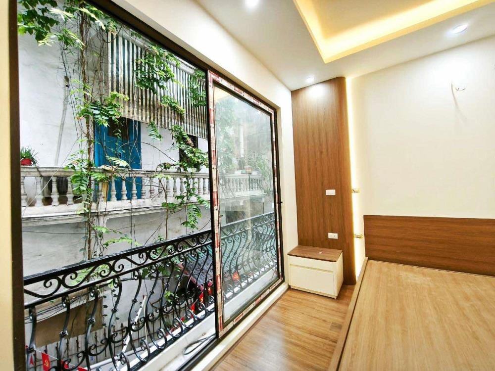 Oto Đỗ Cửa - Phố Lạc Long Quân: Đầu Tư Sinh Lợi, Dòng Tiền Ổn Định - Giá 13.2 Tỷ