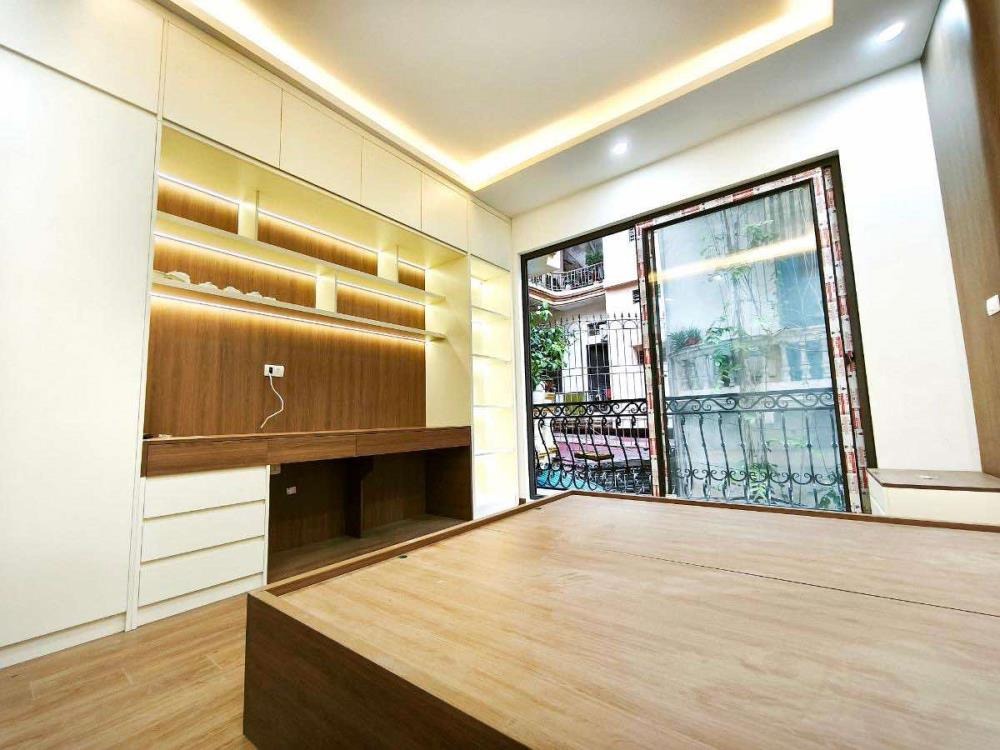 Oto Đỗ Cửa - Phố Lạc Long Quân: Đầu Tư Sinh Lợi, Dòng Tiền Ổn Định - Giá 13.2 Tỷ