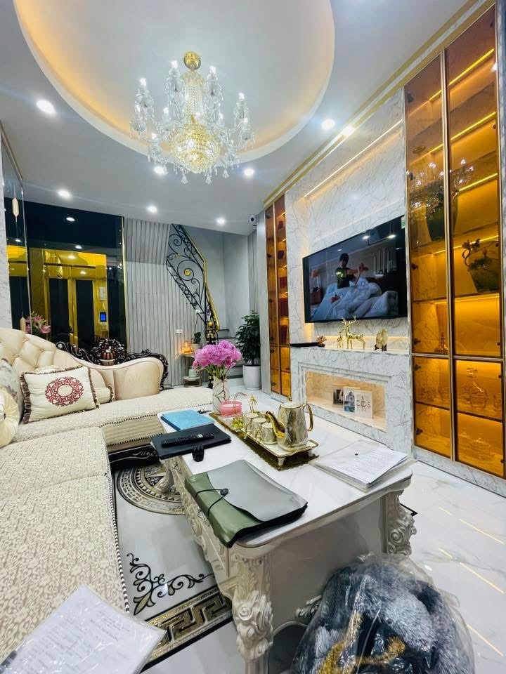 Siêu phẩm Đống Đa - 33m² - 4 Tầng Thang Máy - Full Nội Thất - Ngõ Thông