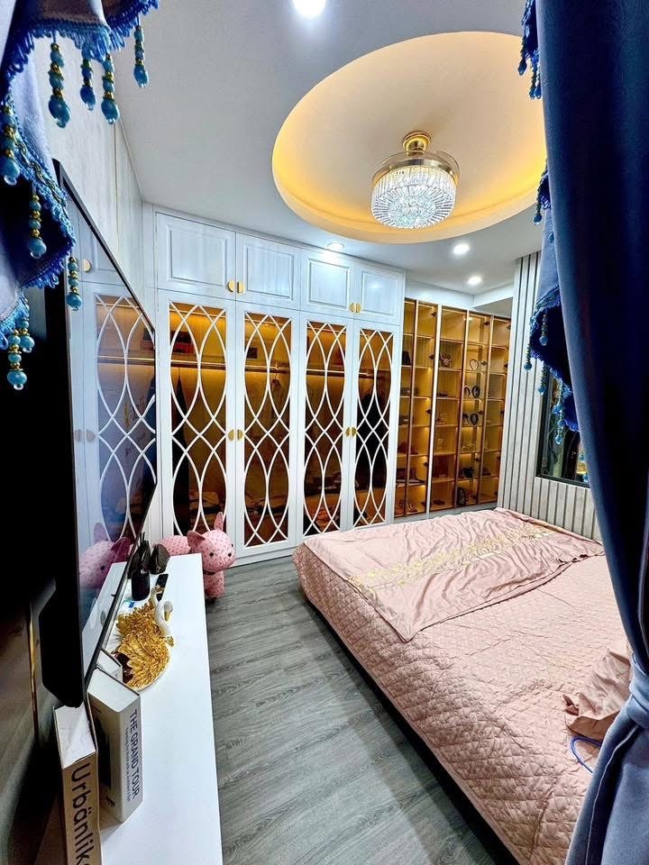 Siêu phẩm Đống Đa - 33m² - 4 Tầng Thang Máy - Full Nội Thất - Ngõ Thông