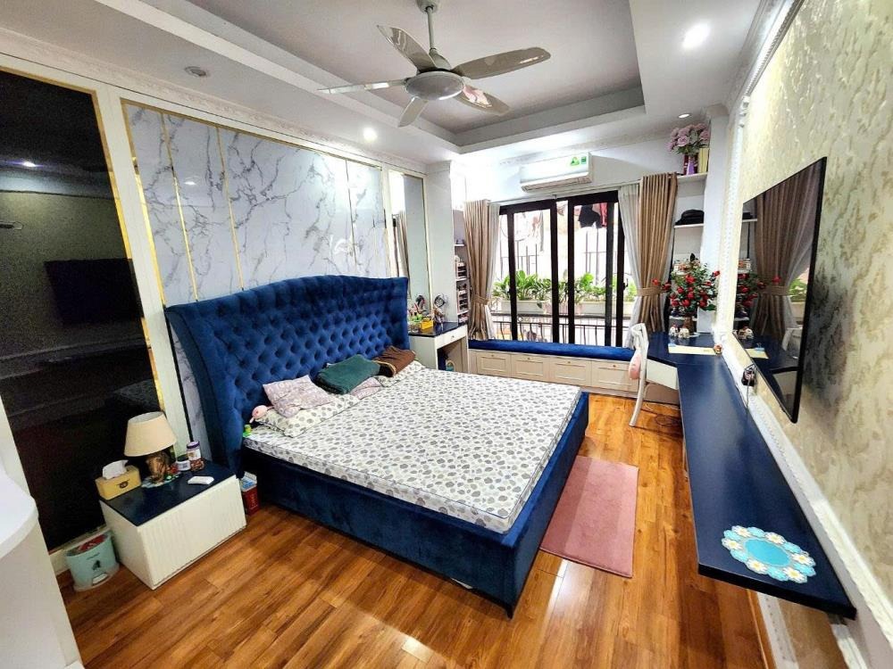 Bán Nhà Lạc Long Quân - 6 Tầng, Vị Trí Đẹp, Vào Ở Ngay - 7.65 Tỷ
