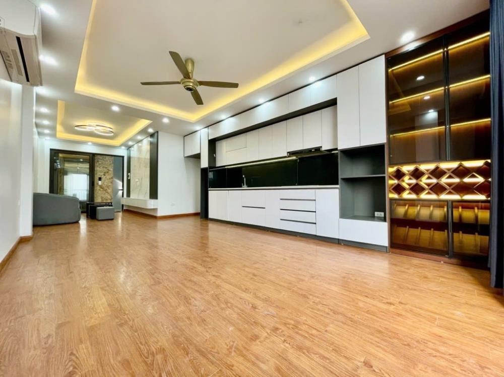 Bán nhà Bắc Từ Liêm 6 tầng, thang máy, ô tô tránh nhau, view đẹp - Giá 17.5 tỷ