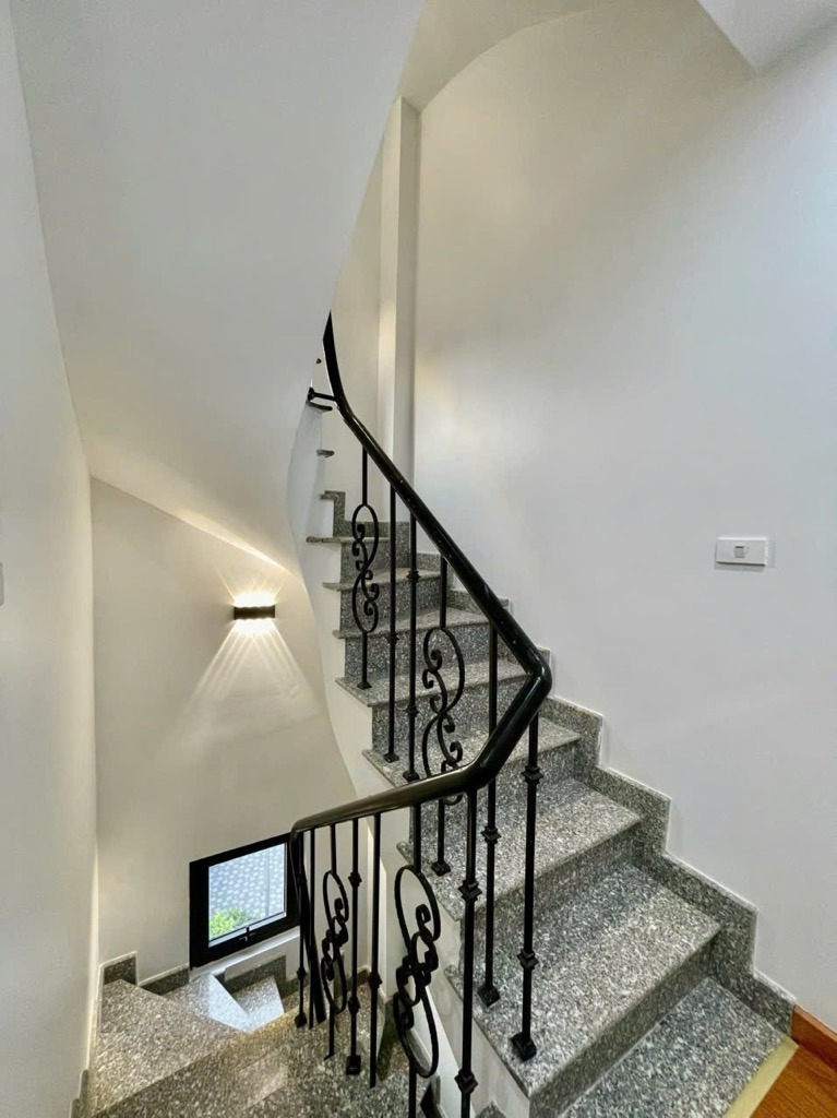 Bán nhà Bắc Từ Liêm 6 tầng, thang máy, ô tô tránh nhau, view đẹp - Giá 17.5 tỷ