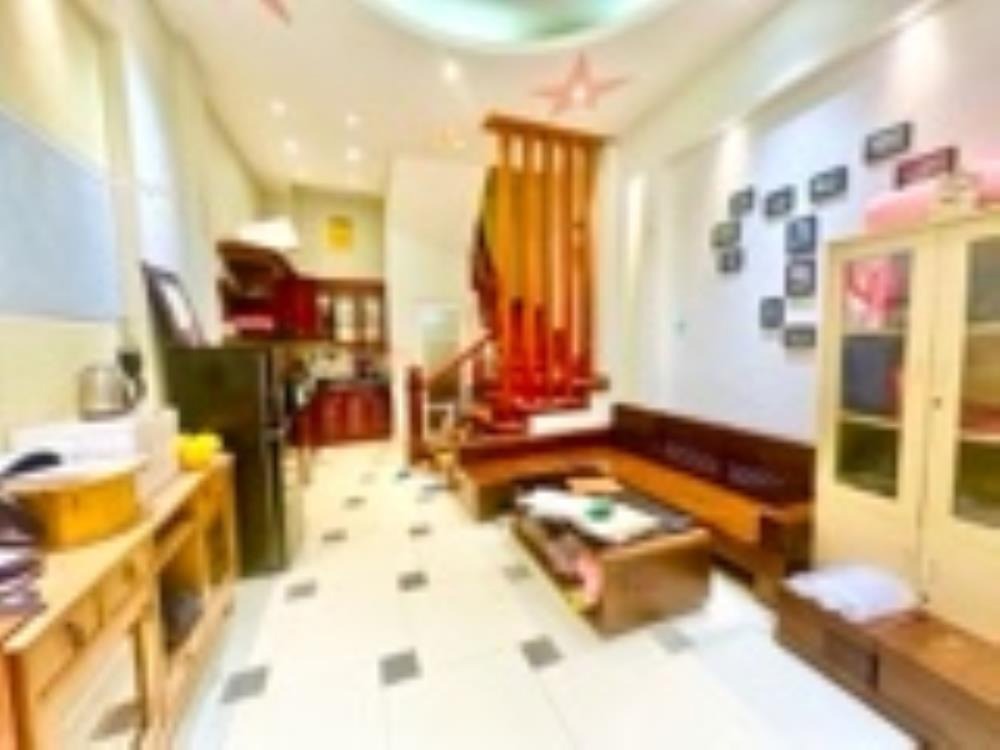 Bán nhà Cầu Giấy 40m2, 5 Tầng, Giá 7 Tỷ - Vị Trí Đẹp, Giao Thông Thuận Tiện