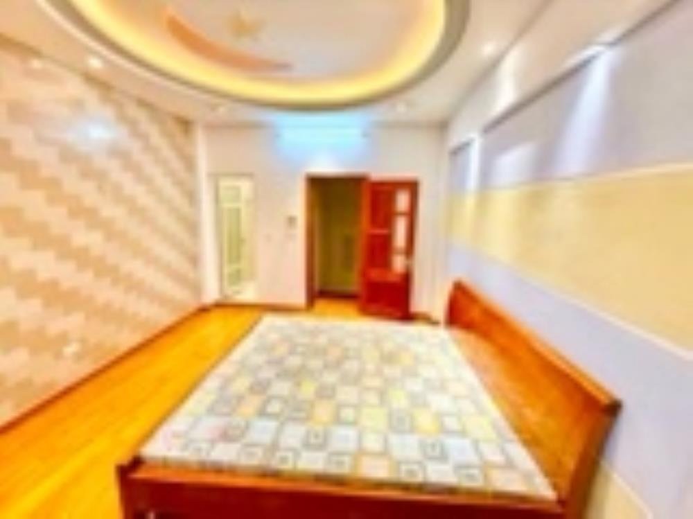 Bán nhà Cầu Giấy 40m2, 5 Tầng, Giá 7 Tỷ - Vị Trí Đẹp, Giao Thông Thuận Tiện