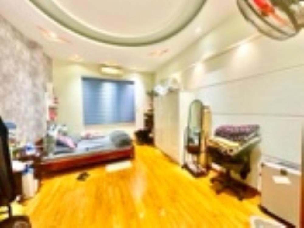 Bán nhà Cầu Giấy 40m2, 5 Tầng, Giá 7 Tỷ - Vị Trí Đẹp, Giao Thông Thuận Tiện