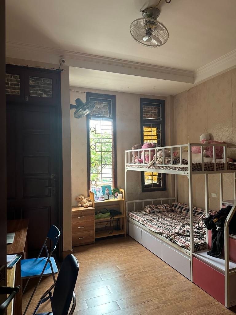 Bán nhà Kim Giang 4 Tầng, 56m2, Mặt Tiền 4m, Giá 9.9 Tỷ - Vị Trí Đắc Địa