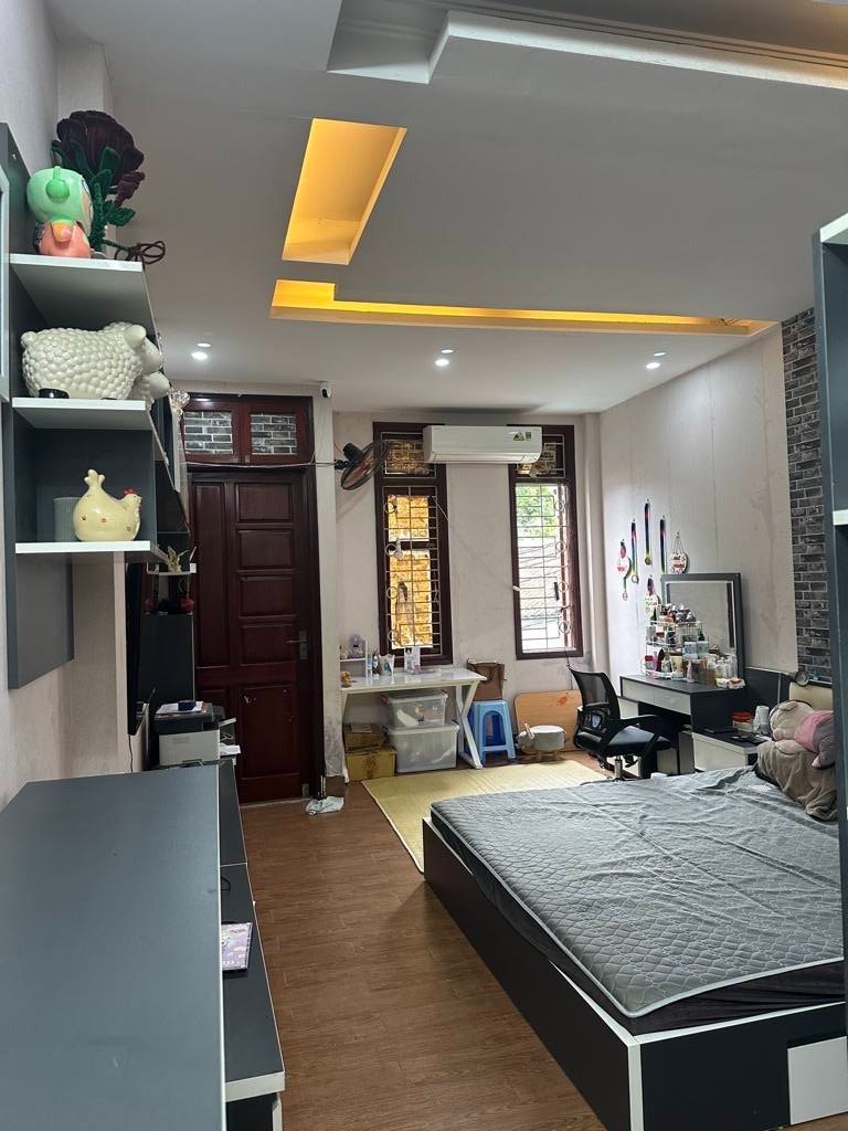 Bán nhà Kim Giang 4 Tầng, 56m2, Mặt Tiền 4m, Giá 9.9 Tỷ - Vị Trí Đắc Địa