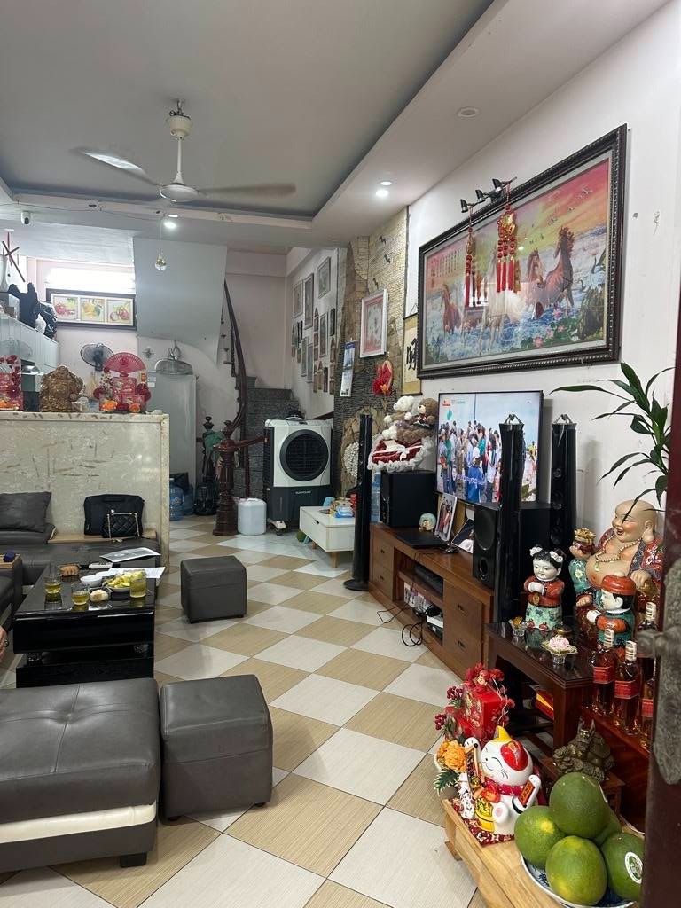 Bán nhà Kim Giang 4 Tầng, 56m2, Mặt Tiền 4m, Giá 9.9 Tỷ - Vị Trí Đắc Địa