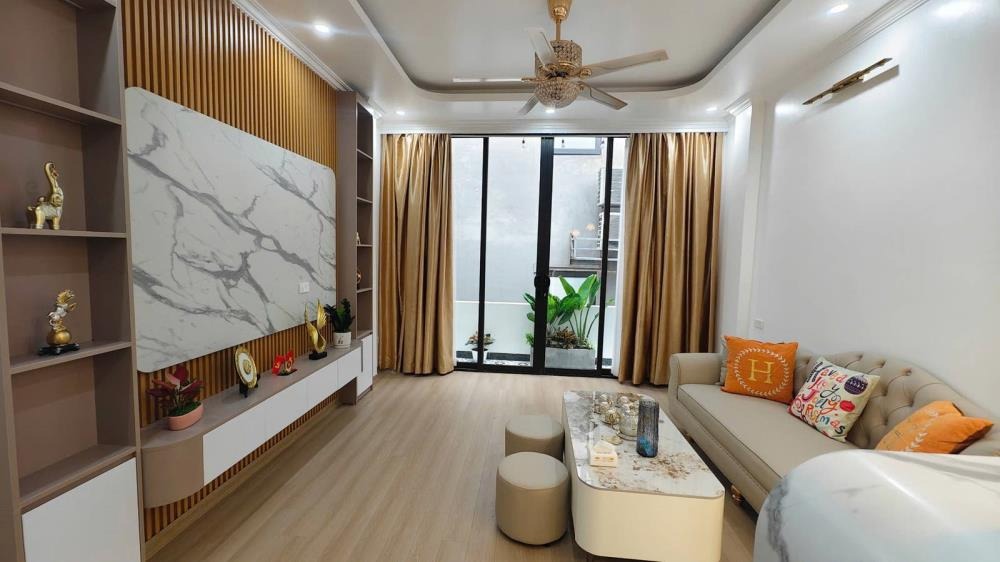Siêu Hiếm Thái Hà: Nhà Phố 5 Tầng, Thang Máy, Gara Ô Tô, Phân Lô - Giá Tốt