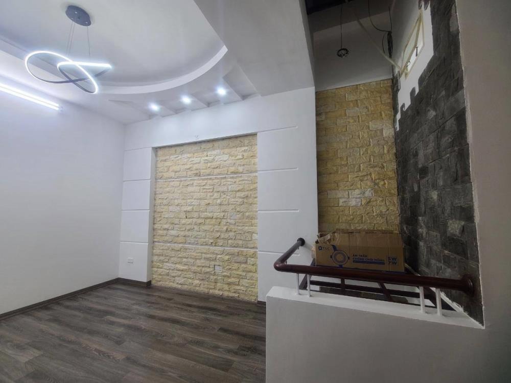 Bán nhà Hoàng Ngân 40m2, 5 Tầng, 8.x Tỷ, Ô Tô Tránh, Sổ Vuông