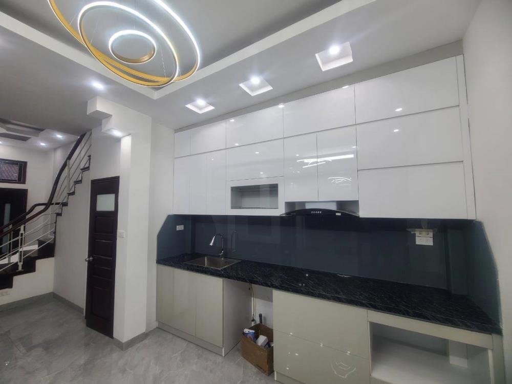Bán nhà Hoàng Ngân 40m2, 5 Tầng, 8.x Tỷ, Ô Tô Tránh, Sổ Vuông