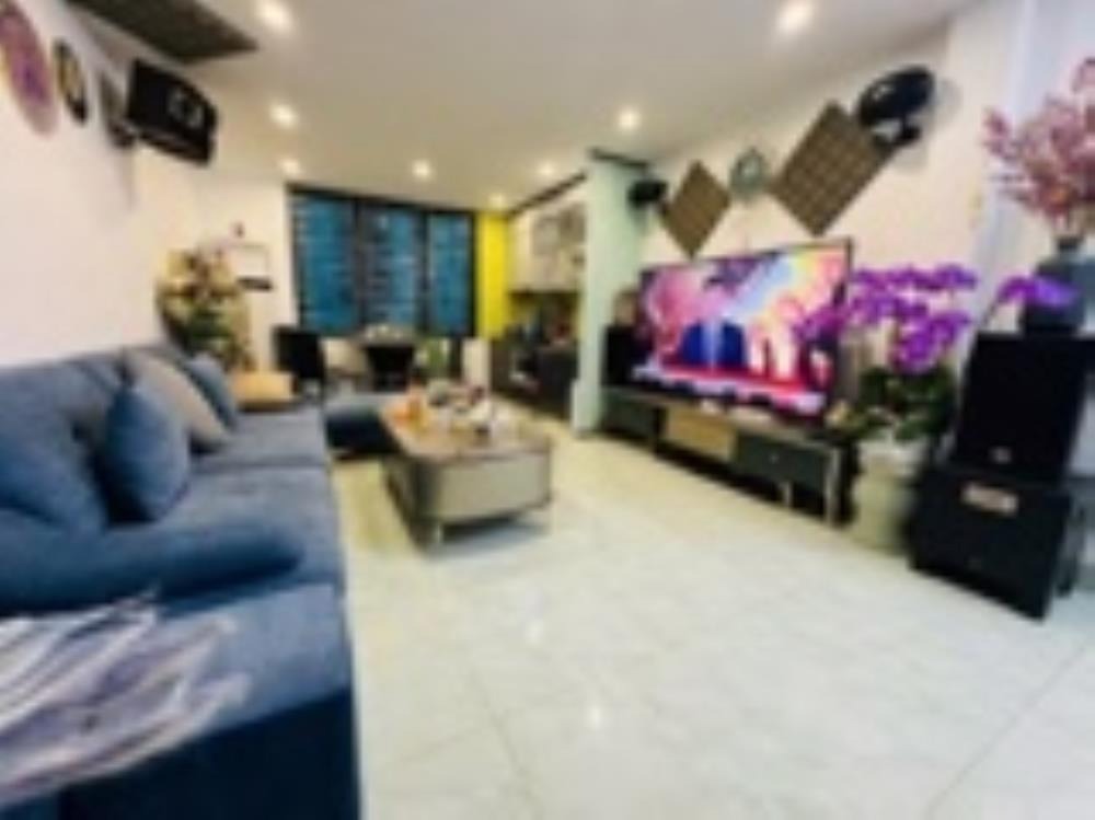 Nhà Phố Quan Nhân - Cầu Giấy: Vị Trí Đẹp, Gần Phố, 7 Tầng, Giá Tốt