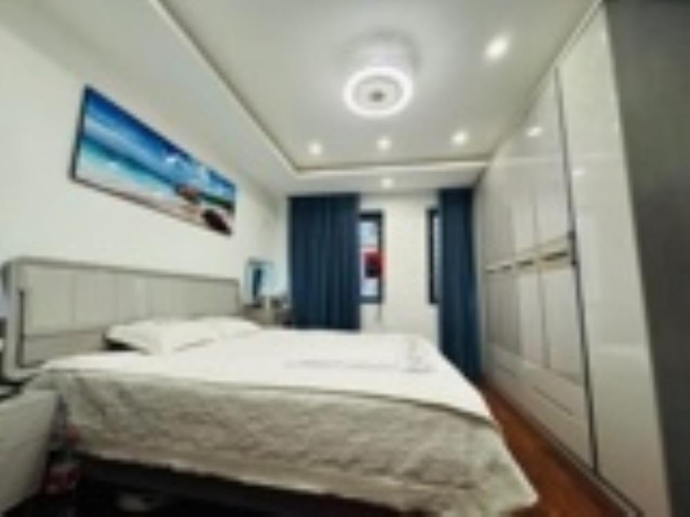 Nhà Phố Quan Nhân - Cầu Giấy: Vị Trí Đẹp, Gần Phố, 7 Tầng, Giá Tốt