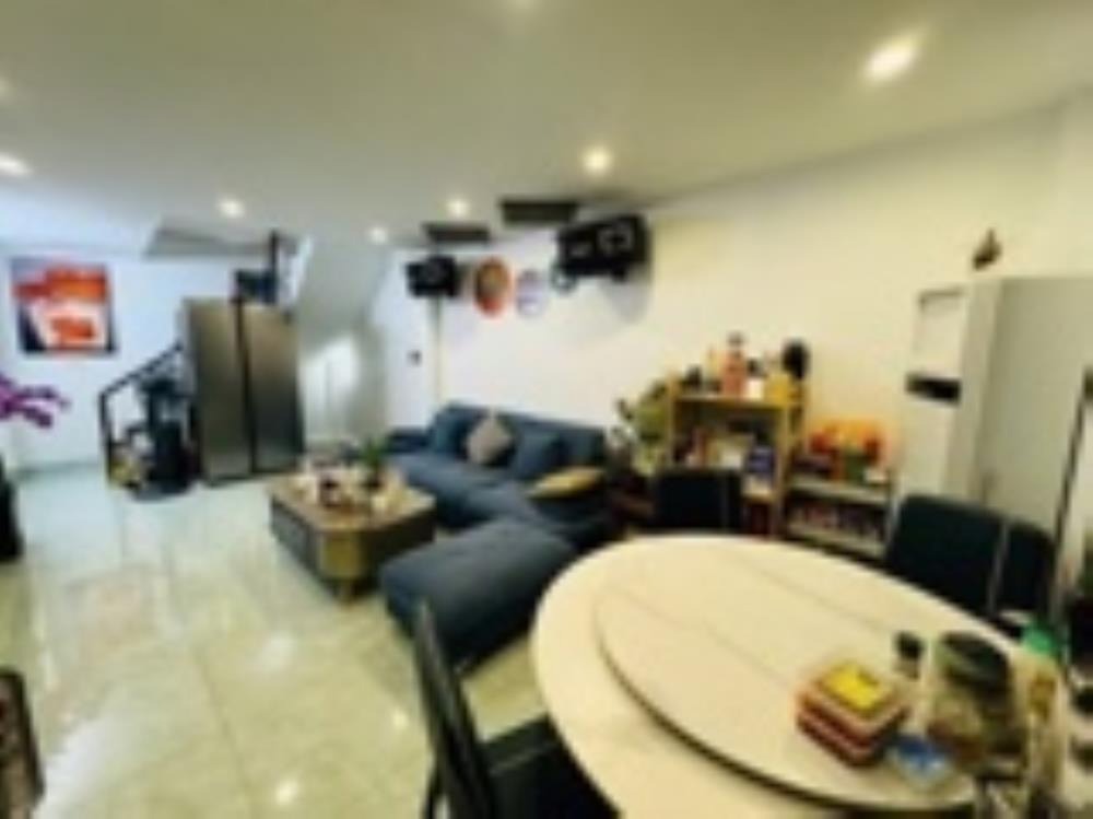 Nhà Phố Quan Nhân - Cầu Giấy: Vị Trí Đẹp, Gần Phố, 7 Tầng, Giá Tốt