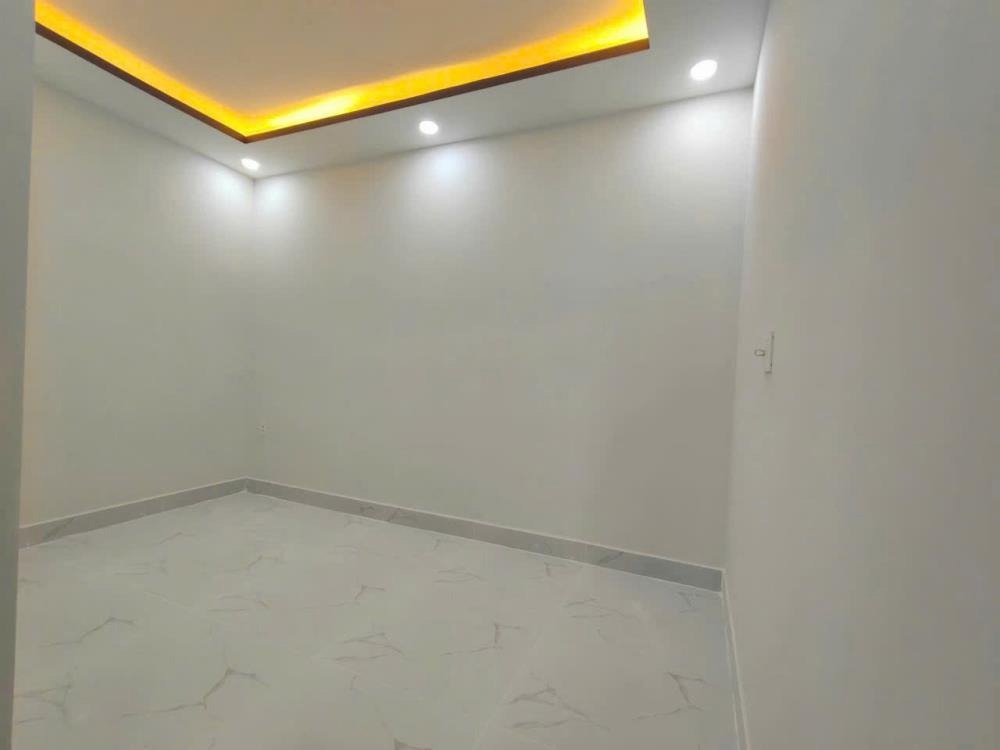 Bán nhà 2 lầu, 4PN, hẻm ô tô - Đường Âu Dương Lân, P.3