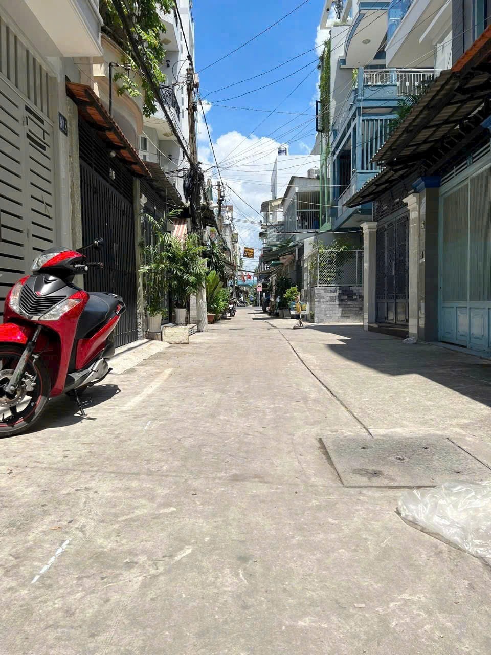 Bán nhà 2 lầu, 4PN, hẻm ô tô - Đường Âu Dương Lân, P.3